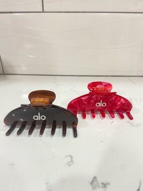ALO Yoga 90’s Hair Claw Clip Duo - Red and Brown Tortoiseshell